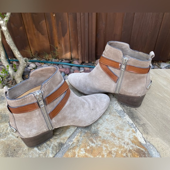 Coach Women’s Booties Block Heel Strap Ankle Boots Sz 6.5 B - Picture 10 of 16